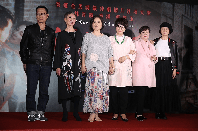 林青霞|林青霞不畏惧变老，即使脸上皱纹明显身材发福，穿搭也照样高贵