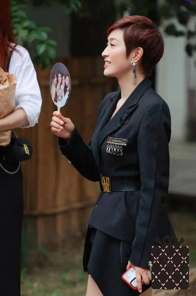 下半身|陈法蓉真扛老,“港圈四美”同台一目了然,年龄最大看着最年轻