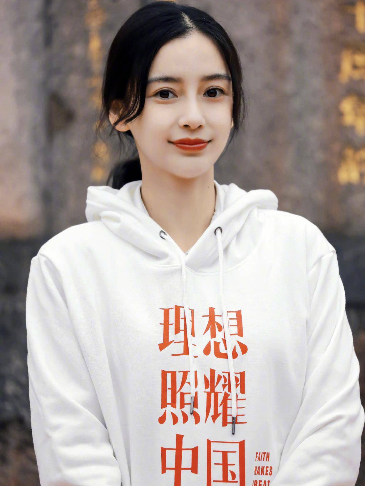 亲和力|杨颖新戏开机，“微笑唇”太抢镜，难怪综艺火但演戏不行！