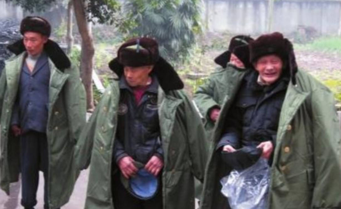 棉大衣|军大衣发明100多年，曾在我国风靡一时，为何07年被我军淘汰！？