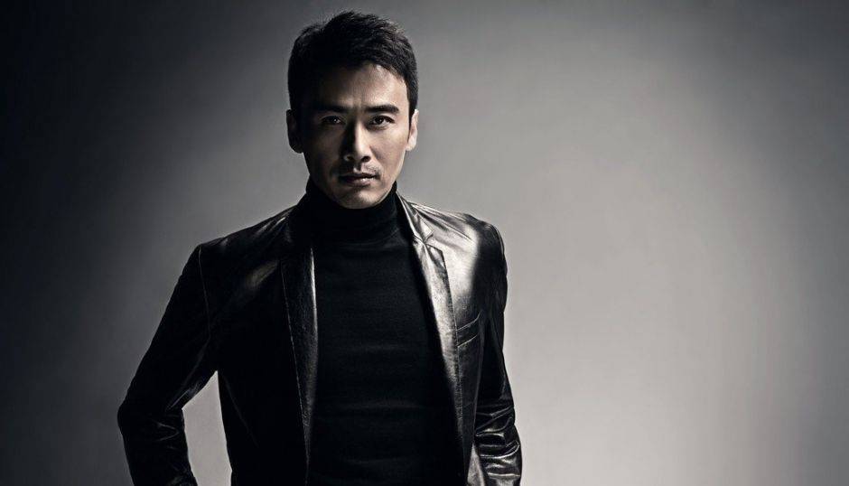 今天的刘云龙 主演了很多精彩的谍战剧 被称为谍战剧教父