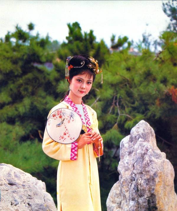 原创品读《红楼梦》:薛家有女初长成,十五岁生日为何很重要?