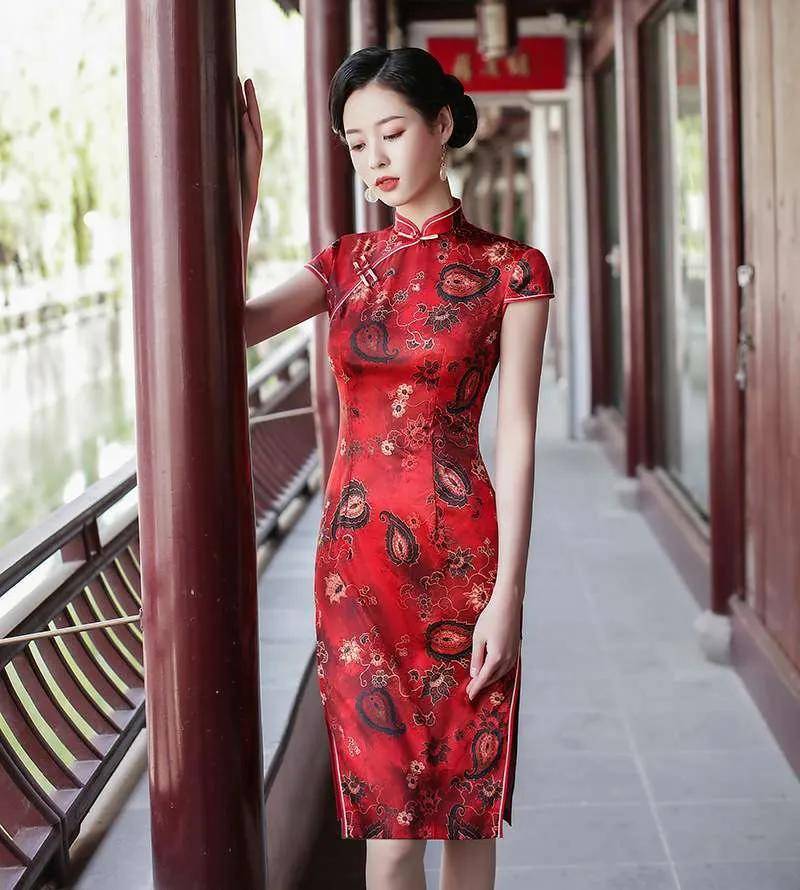 东方|旗袍的这三个特点，才是女人爱上旗袍的真正原因，她的美有目共睹