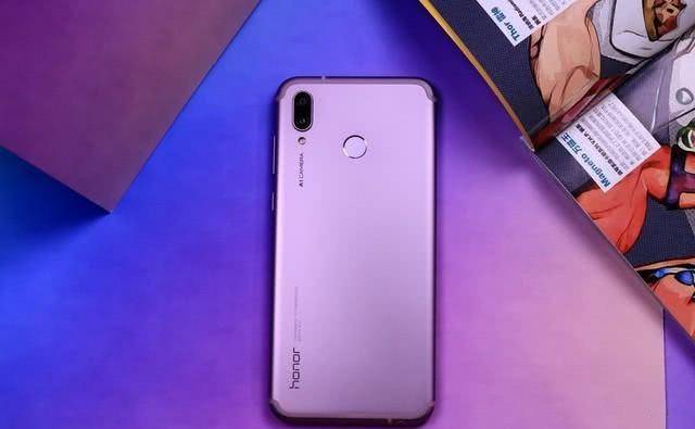 最便宜的荣耀手机多少元 a9be638a14a64fae9a14e6b36710f667.jpeg