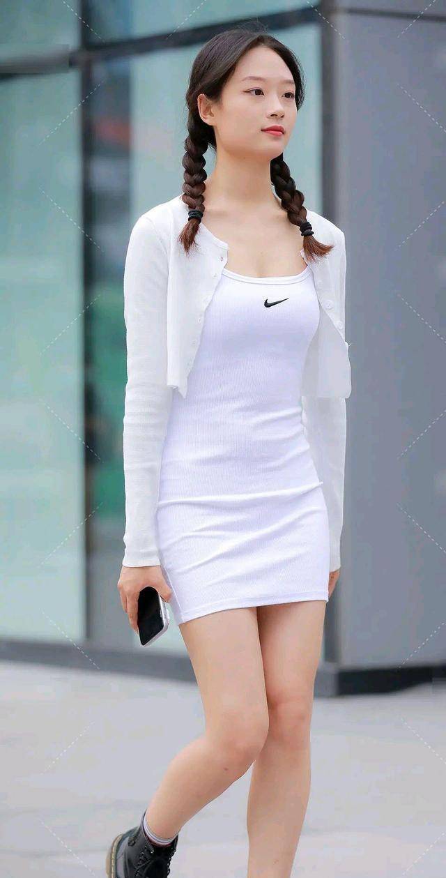 身材|连衣裙遮肉的穿搭秘籍，修身的版型凸显身材，更显质感