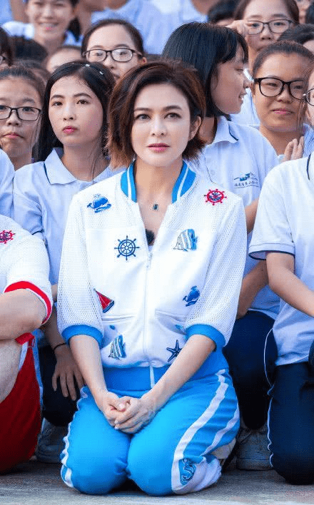 方脸|关之琳的“小方脸”很有气质，虽然脸蛋有肉感，但五官仍然很精致