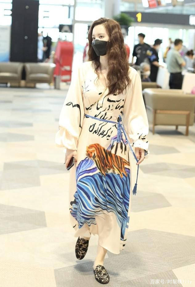 一身|张萌拿出“女老板”的气质,就算穿一身粉都那么霸气,看着不简单