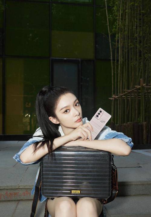 演艺事业|傅菁生日切蛋糕照曝光，白色运动装露小蛮腰，真的太瘦了