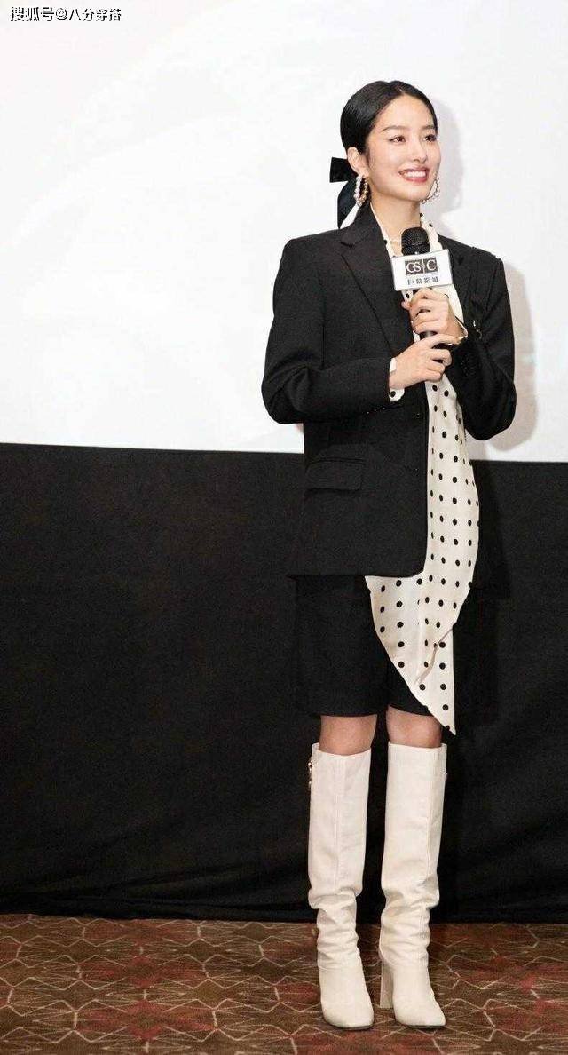 氛围|论气质我只服杨采钰，黑色西装搭配波点衬衫摩登复古，浪漫又高级