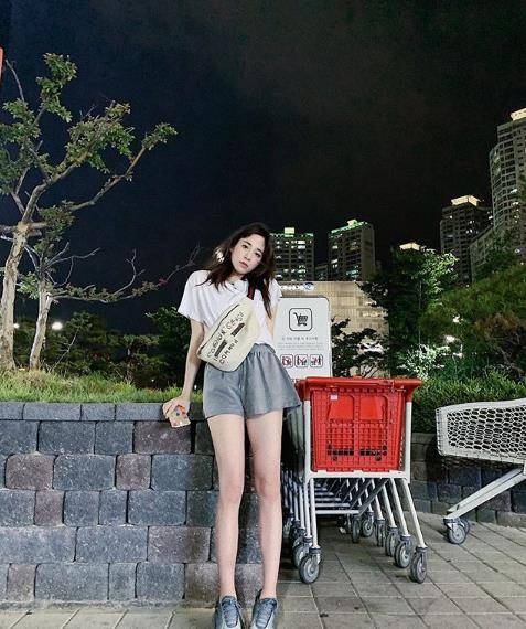 欧阳娜娜身材最好 e3c3ee736cb44deda29bc63e32b094c6.jpeg