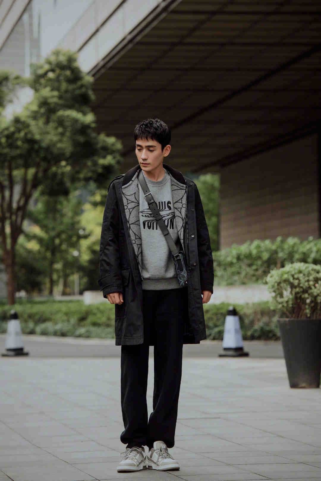 一身|32岁朱一龙干净帅气，男友风搭配惹人爱，学他穿出型男模样！