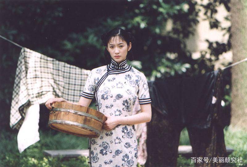 美人|背薄、肩直、肤白貌美，她才算得上“老天追着喂饭吃”的美人吧？