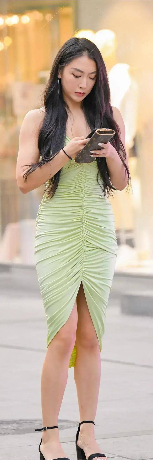 大气|亲肤舒适的连衣裙轻松穿出优雅高级感，体现完美状态，自由大气