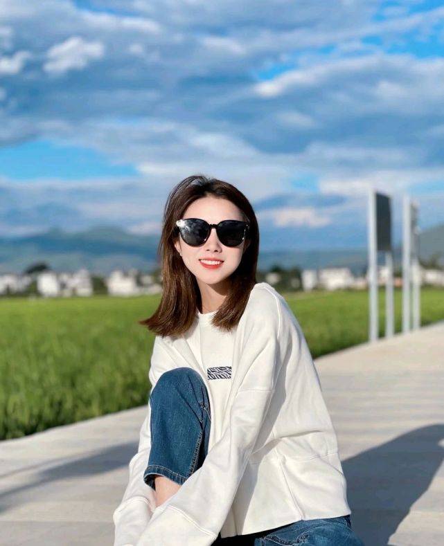 卫衣|女生就该美美的，日常穿搭也要穿出高级感，才能展现出自身的魅力