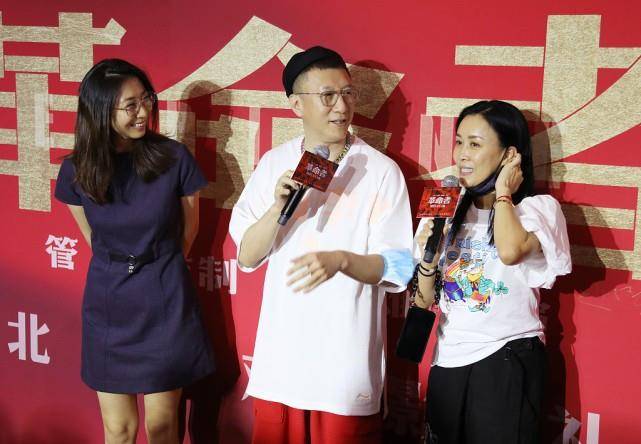 小孙|小孙红雷15岁的妻子王骏迪，身穿亮片礼裙戴大钻戒，造型好华丽