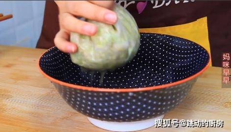 时间|丝瓜很有营养的吃法，不炒不炖，又软又香，特别适合早餐吃