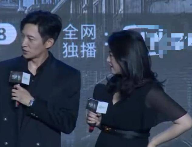 曲线|朱珠升级当妈真有福气!女儿首曝光颜值不俗,高鼻梁俩梨涡好精致
