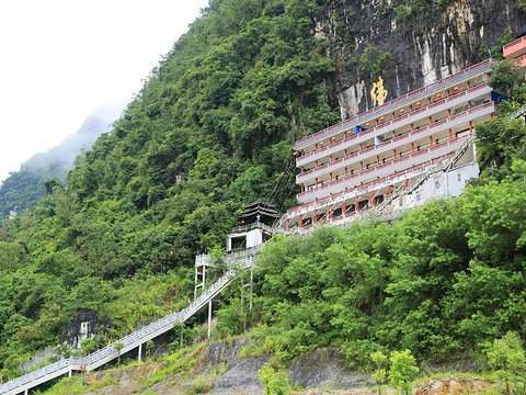 1,南寧市馬山縣古零鎮:位於南寧市馬山縣,擁有靈陽寺,金倫洞等多個