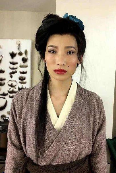 原创她因"长得像男人"出道9年无人问津,后出演《小女花不弃》走红