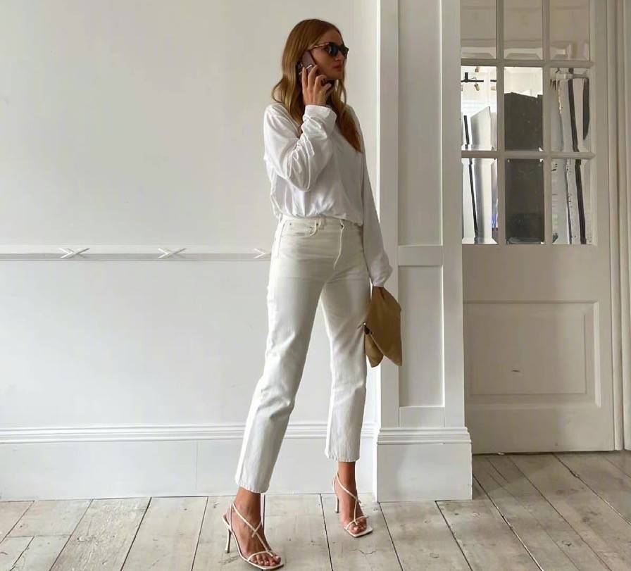 亮点|大地色系的穿搭,还是跟超模学!这几种配色,能穿出女boss的霸气