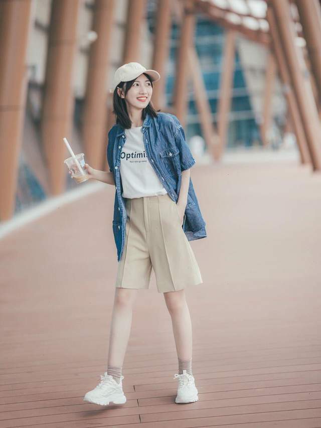 配饰|想变成“商圈精英”的女神，试一试西服搭配波点连衣裙，高贵大气