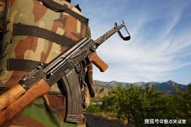 原創全球最兇悍的槍械:槍王ak47僅第2,第1是僱傭兵的標配武器