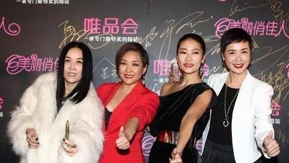 一身|娱圈四美同框，有人穿西装有人穿短袖只有那英一身貂，着实太尴尬