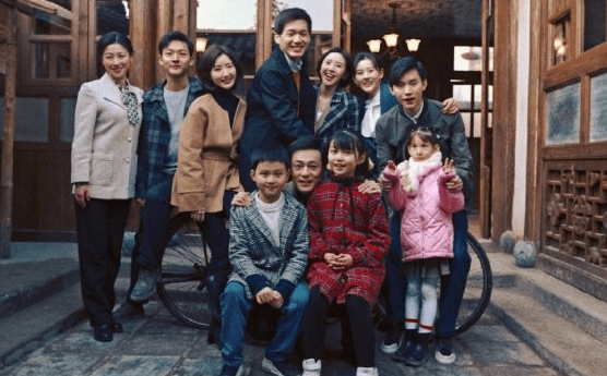 治愈|?《乔家的儿女》三丽和大嫂撞脸！90年代竟然这么穿，清秀优雅