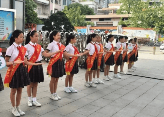 起跑线|一年级开学首日，学生表示课程早就在家学完了，老师很尴尬