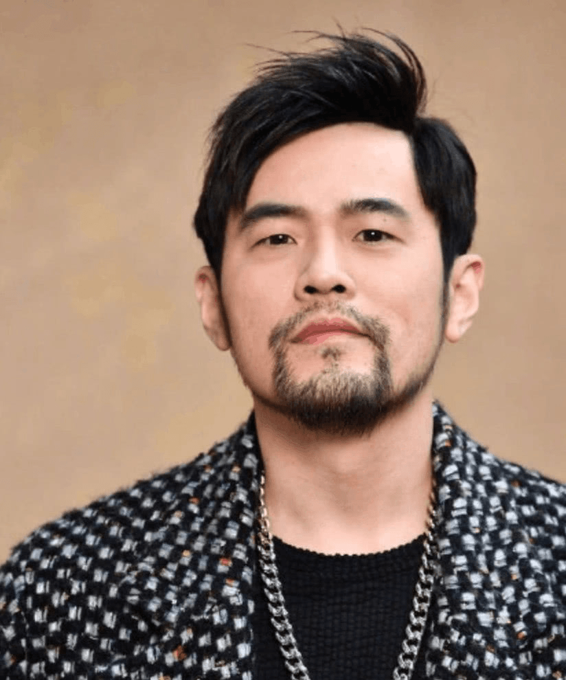 晒出孩子的正面照也实属罕见,婚后周杰伦也将重心转移到家庭,减少了