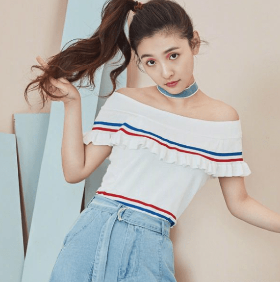 身材|张雨剑一家三口度假真幸福，吴倩光脚穿露腰装，身材恢复得真好