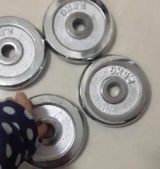 哈士奇拆家男子忍無可忍給它幫了鐵餅，網友看後笑哭：這方法好！ 萌趣萌寵 第2张