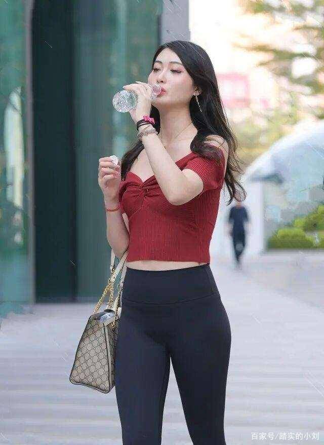 短裤|清新别致的打底裤轻松穿出青春活力，散发高雅气质，帅气随性