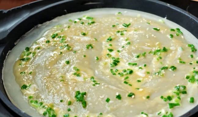 葱花|入秋后，学会早餐此做法，锅中一烙暄软劲道，10分钟端上桌