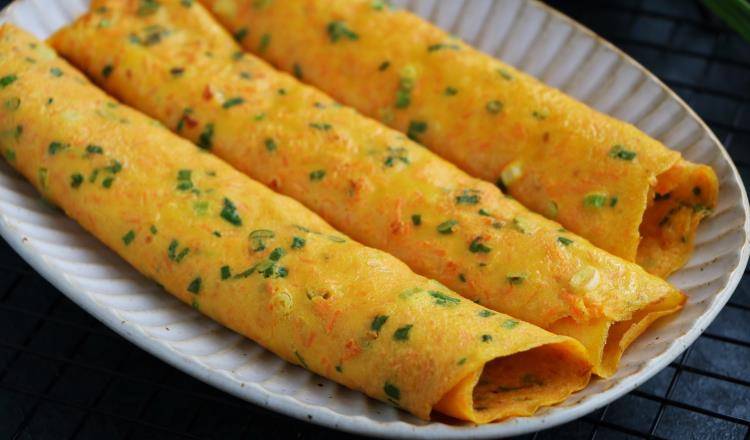 蔬菜|天热女儿最馋的早餐，手不粘面10分钟出锅，金黄柔软，上桌必光盘