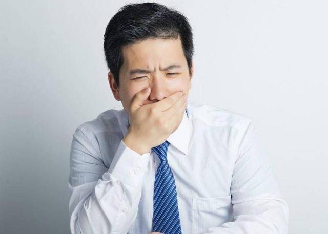 早上起床后，总是口干、口苦，是怎么回事？4个问题别忽视