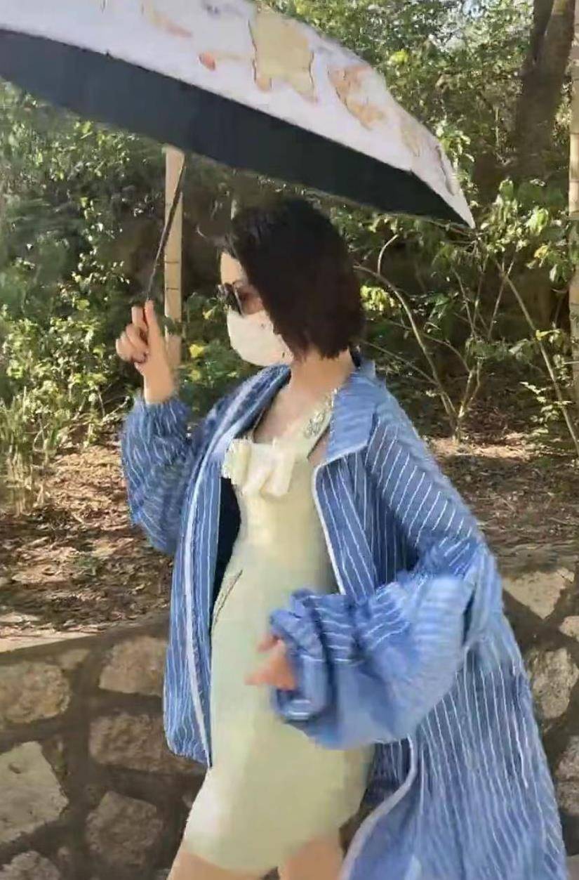 小腹|唐艺昕被疑怀二胎，穿连衣裙室外跳舞，小腹隆起明显引猜测