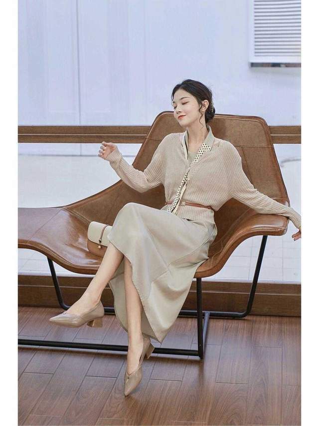 棕色|无针织衫不秋天，搭配百褶裙简约又洋气，青春活力，太好看了