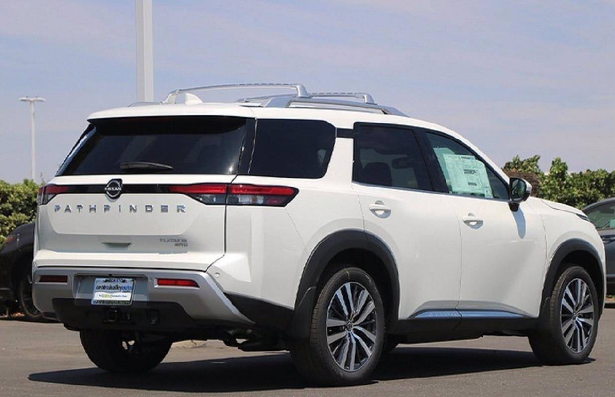 日产新途乐上市车长超5米不足二十万标配v6比霸道更气派