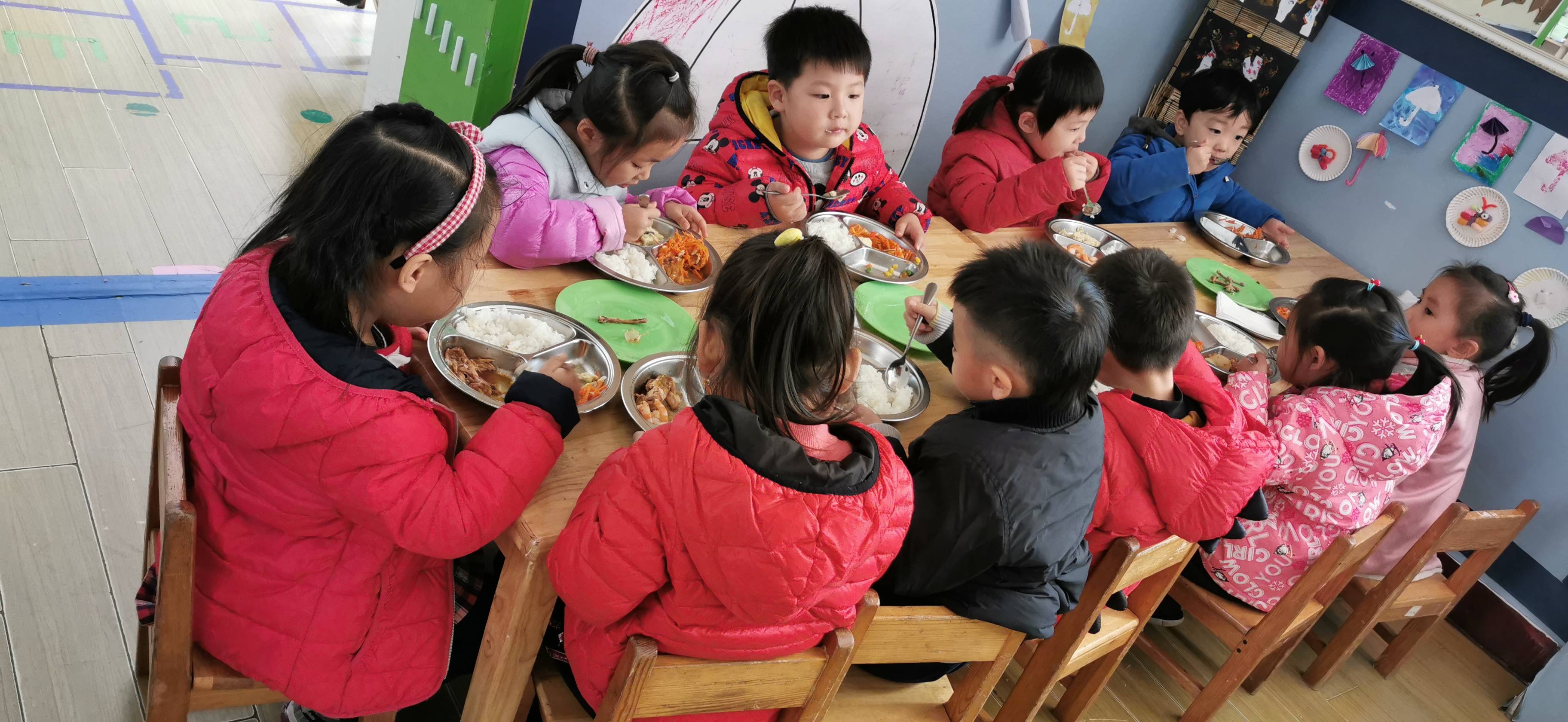 食品|孩子处于成长期，“垃圾食品”最好别碰，合理饮食很重要！