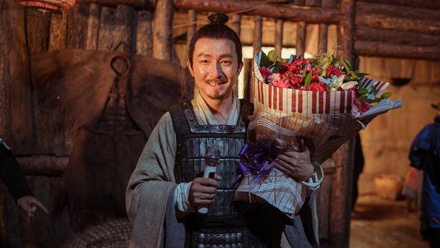 苏可|《扫黑》大江演员:刀疤脸像于谦,美妻身材傲人,还是中戏教师?