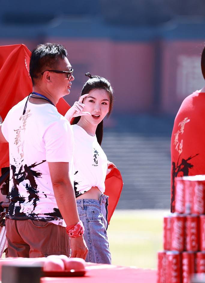 发型|毛晓彤换发型风格大变，大光明高马尾配印花T恤，差点没认出来