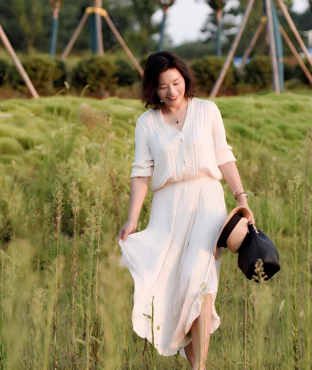 下半身|“微胖大妈”怎么穿好看?这位60岁博主的穿搭超有范,显瘦又减龄