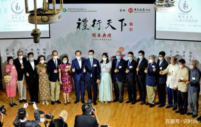 郭晶晶|郭晶晶穿汉服出席活动，头一次见她古装扮相，头上的配饰好少女心