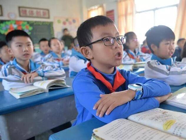 学生上课|“超前教育”带来了什么？一年级学生喊话老师：你教的我都学过了
