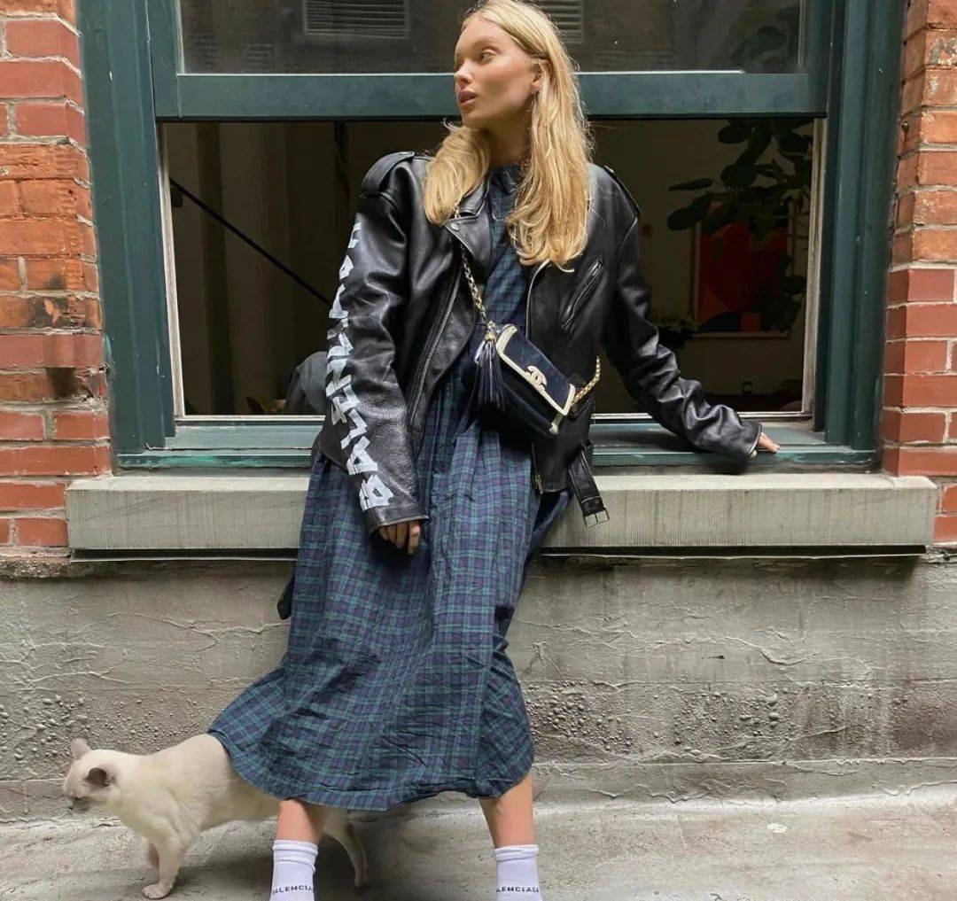 整体|不要穿船袜了，土气还显胖，聪明人都穿中筒袜，萝卜腿有救了