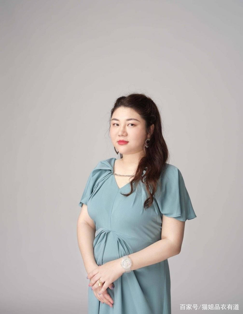 整体|一手捧红范爷的杨天真会穿，穿连衣裙也有小蛮腰，丰腴身材有看头