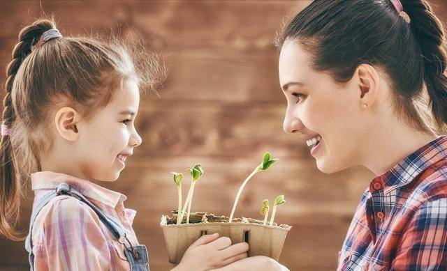 玩具|孩子在幼儿园总抢别人的玩具，怎么说都不改？最好的教育在第一次