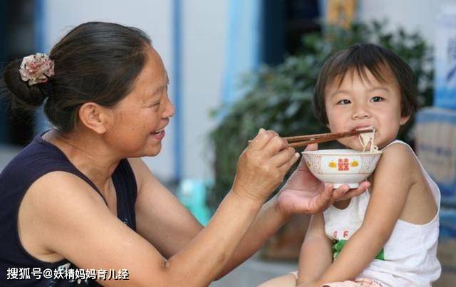 老公|你还在追着喂孩子吃饭吗？追着喂，追不来营养，追坏了孩子的胃