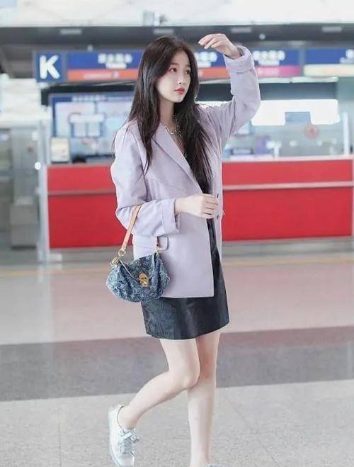 色彩|虞书欣还有这一面，穿西服套装很有女人味，清冷感十足